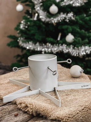 
            
                Indlæs billede i gallerifremviser, Christmas Tree Stand Star - by Benson - Swedish Design
            
        