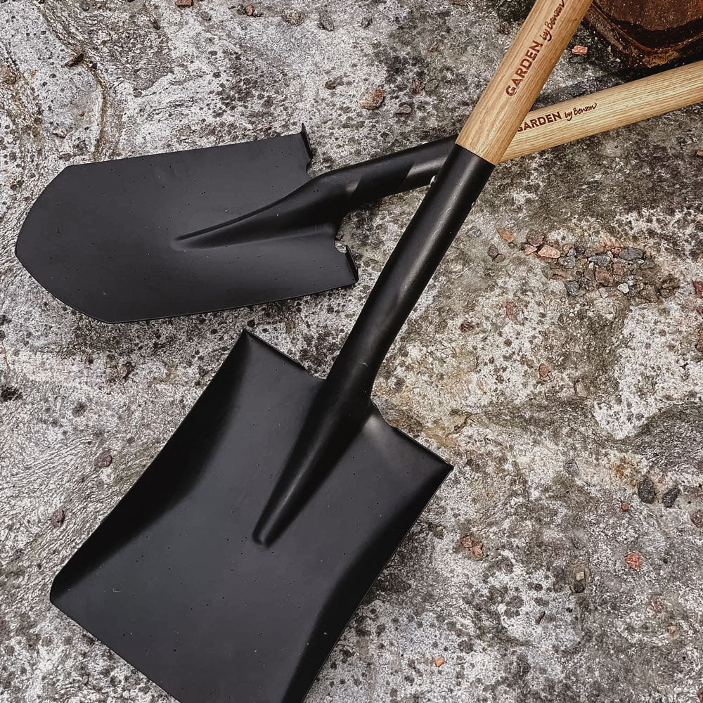 Groved Spade Pointed garden spade Deluxe - Heavy Duty Digging Shovel